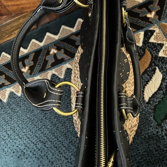 Iman Global Chic Resort Straw & Black Faux Leather Handbag Tote Bag with Charms! - Picture 7 of 13